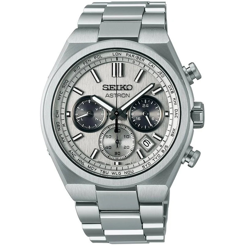 Orologio da uomo Seiko Astron Nexter World Time Chronograph SBXY095 con carica solare, radiocontrollato, in titanio e quadrante grigio-argento