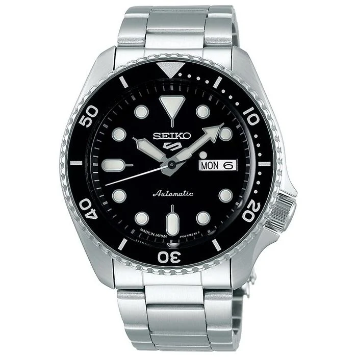Orologio da uomo Seiko 5 Sports SBSA005, meccanico automatico, nero, con indicazione di giorno e data.