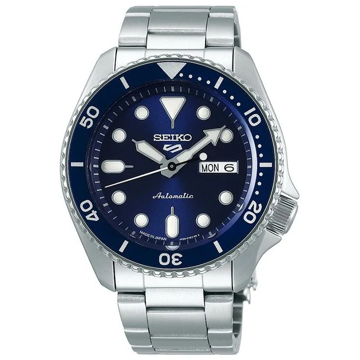 Orologio da uomo Seiko 5 Sports SBSA001 meccanico automatico con datario blu.