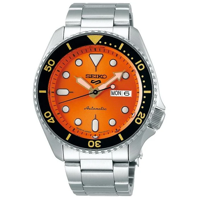 Orologio da uomo Seiko 5 Sports SBSA009 meccanico automatico con datario arancione.