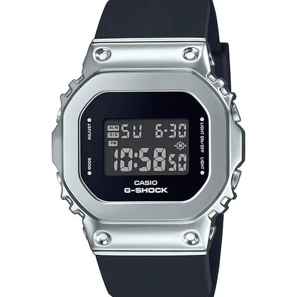 Orologio da donna G-SHOCK CASIO GM-S5600U-1JF con cassa in metallo, quadrante quadrato, colore argento.