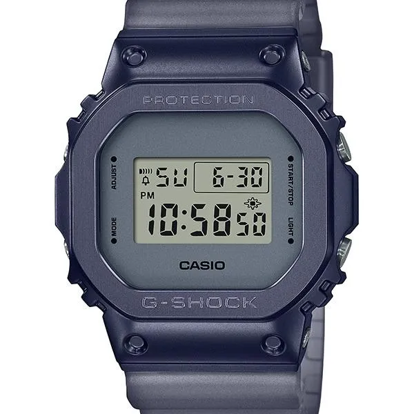 Orologio da uomo G-SHOCK CASIO GM-5600MF-2JF con quadrante in metallo Midnight Fog.