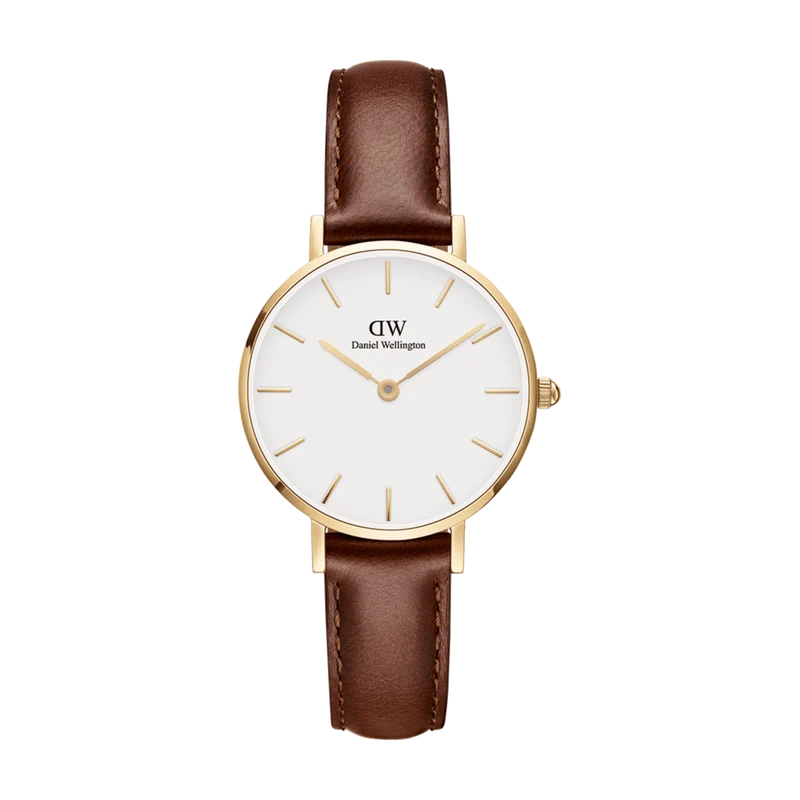 Orologio Daniel Wellington Petite St Mawes Gold 28mm. Orologio Daniel Wellington Petite St Mawes da 28 mm con quadrante bianco, cassa color oro e cinturino in pelle marrone. Un modello essenziale e versatile dal profilo sottile.